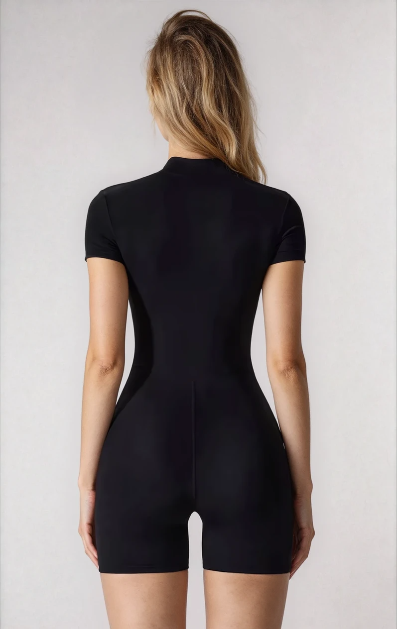 YOGA JUMPSUIT | COMBINAISON FITNESS AJUSTÉE À COL MONTANT